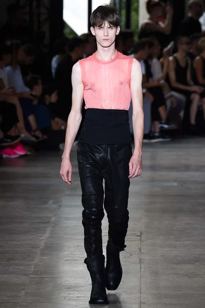 Look 25